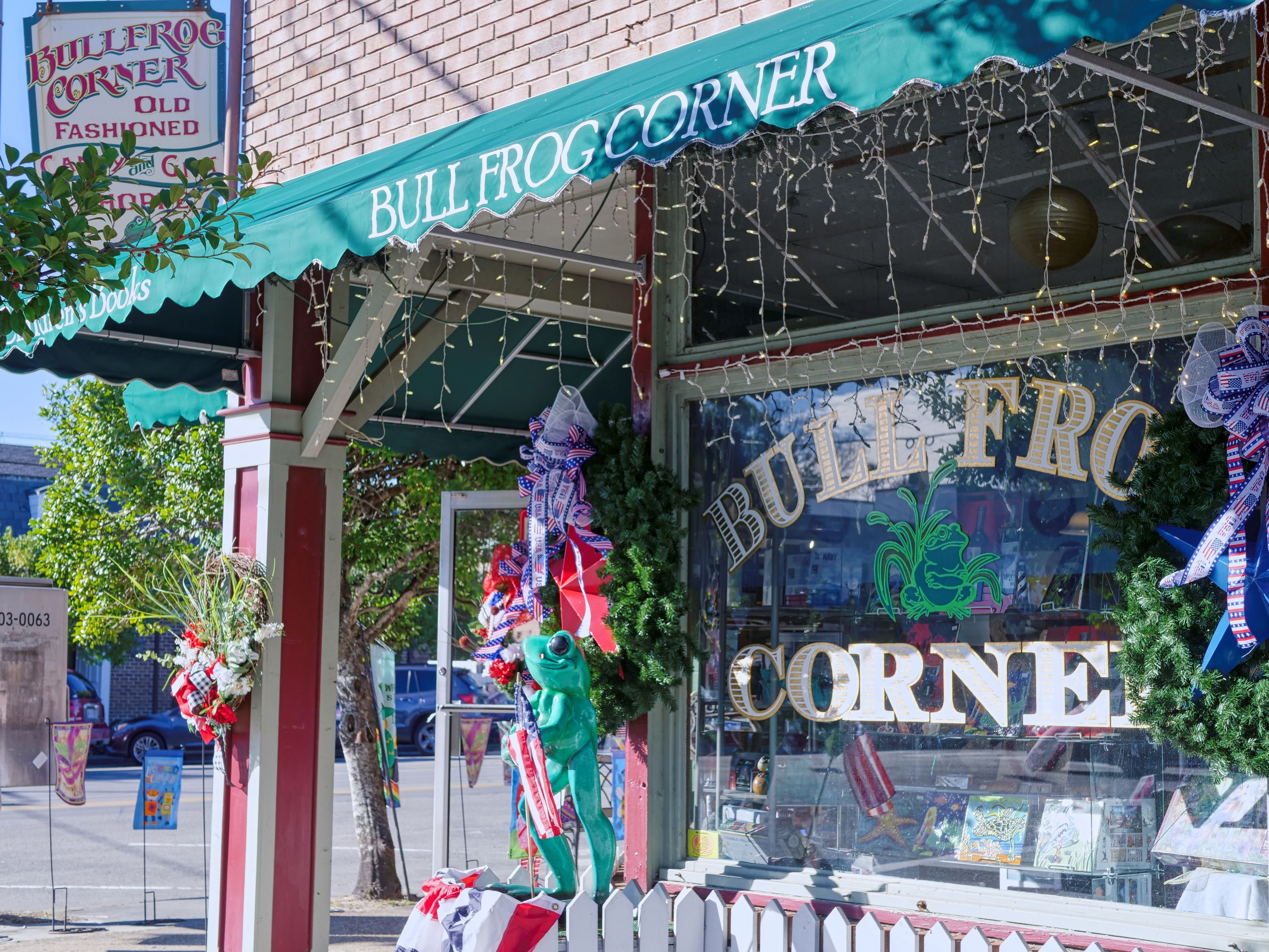 Bullfrog Corner — Downtown Southport